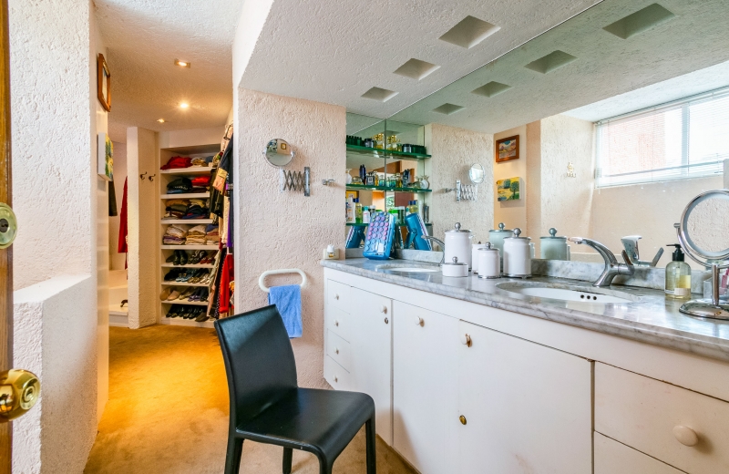 renta de casa amueblada   en  privada  de solo tres casas, amueblada y con sauna.a estilo legorreta