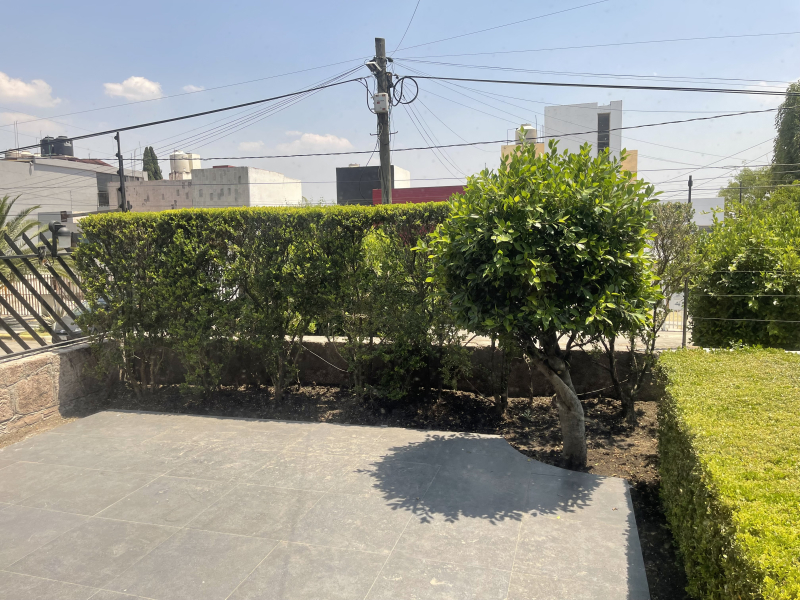 VENTA CASA EN UN SOLO PISO-JOAQUIN FDEZ. LIZARDI-SATELITE