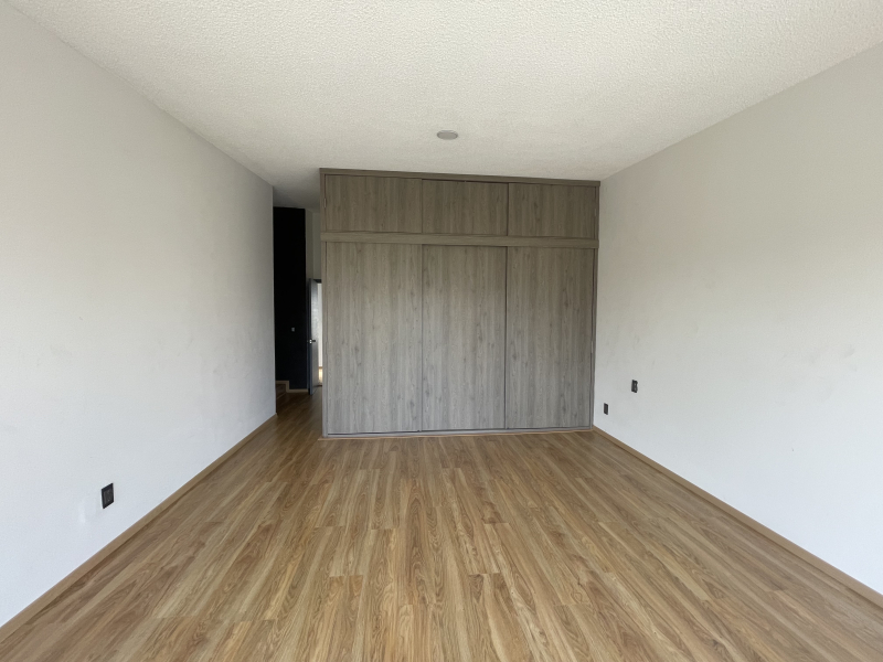 VENTA CASA EN UN SOLO PISO-JOAQUIN FDEZ. LIZARDI-SATELITE