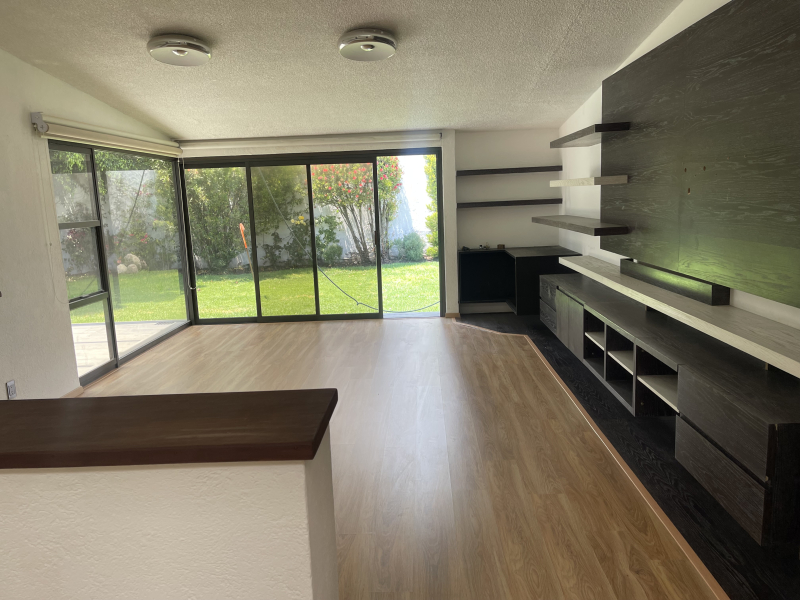 VENTA CASA EN UN SOLO PISO-JOAQUIN FDEZ. LIZARDI-SATELITE