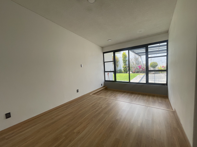VENTA CASA EN UN SOLO PISO-JOAQUIN FDEZ. LIZARDI-SATELITE