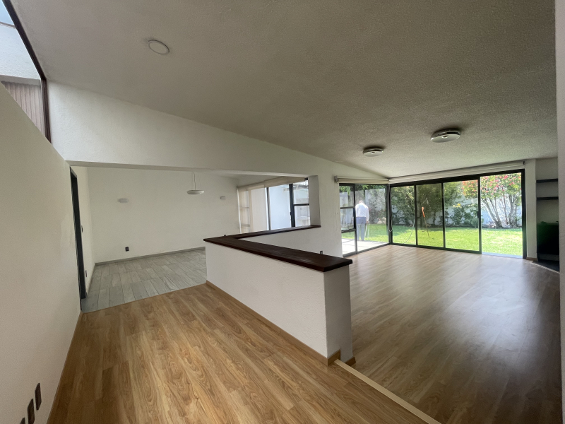 VENTA CASA EN UN SOLO PISO-JOAQUIN FDEZ. LIZARDI-SATELITE