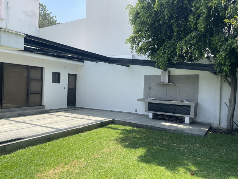 VENTA CASA EN UN SOLO PISO-JOAQUIN FDEZ. LIZARDI-SATELITE