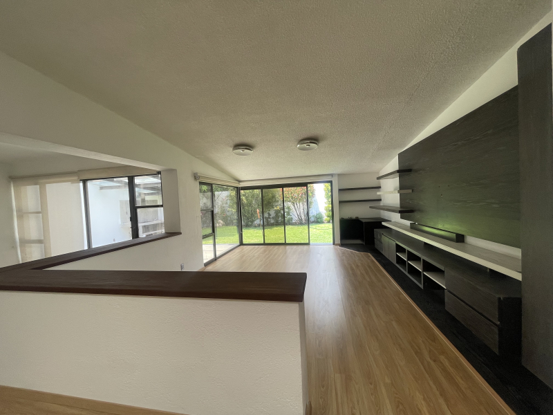 VENTA CASA EN UN SOLO PISO-JOAQUIN FDEZ. LIZARDI-SATELITE