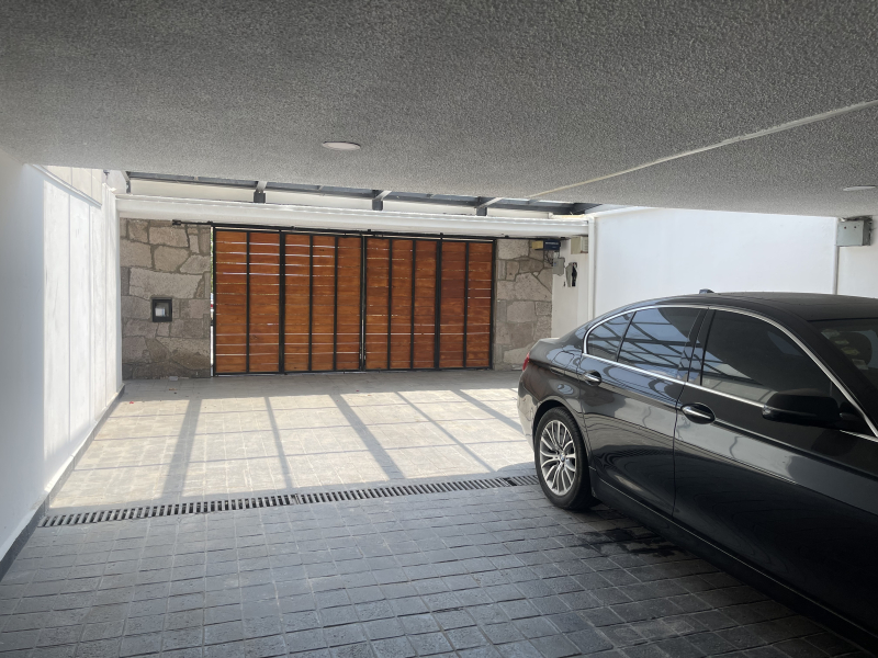 VENTA CASA EN UN SOLO PISO-JOAQUIN FDEZ. LIZARDI-SATELITE
