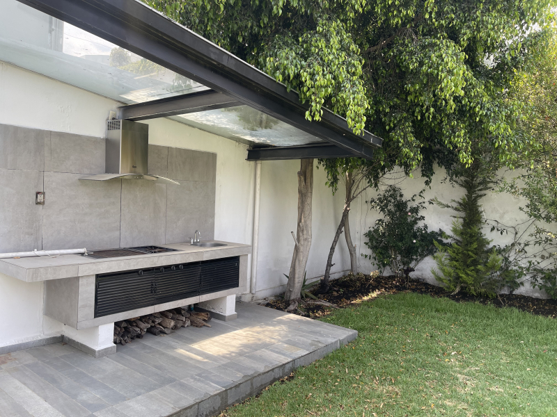 VENTA CASA EN UN SOLO PISO-JOAQUIN FDEZ. LIZARDI-SATELITE
