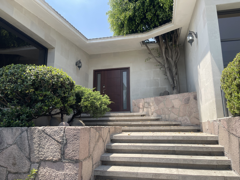 VENTA CASA EN UN SOLO PISO-JOAQUIN FDEZ. LIZARDI-SATELITE