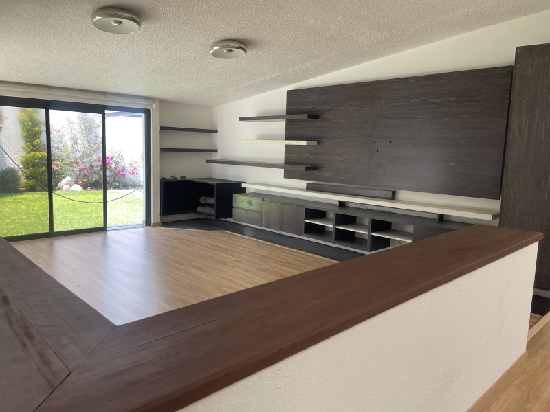 VENTA CASA EN UN SOLO PISO-JOAQUIN FDEZ. LIZARDI-SATELITE