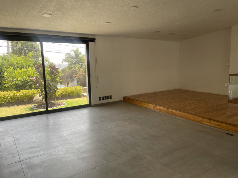 VENTA CASA EN UN SOLO PISO-JOAQUIN FDEZ. LIZARDI-SATELITE