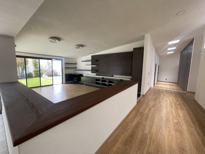 VENTA CASA EN UN SOLO PISO-JOAQUIN FDEZ. LIZARDI-SATELITE