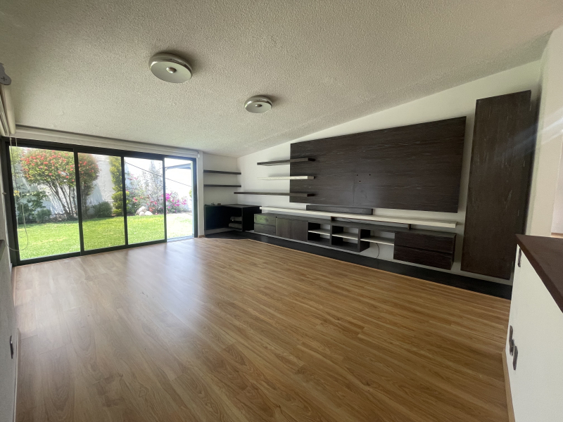 VENTA CASA EN UN SOLO PISO-JOAQUIN FDEZ. LIZARDI-SATELITE