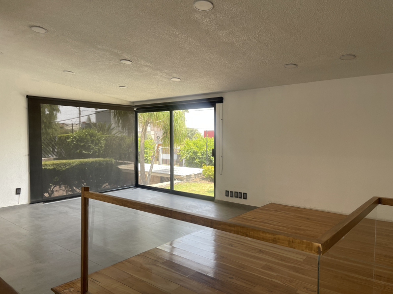 VENTA CASA EN UN SOLO PISO-JOAQUIN FDEZ. LIZARDI-SATELITE