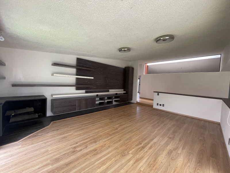 VENTA CASA EN UN SOLO PISO-JOAQUIN FDEZ. LIZARDI-SATELITE