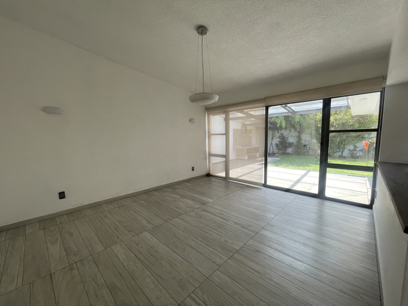 VENTA CASA EN UN SOLO PISO-JOAQUIN FDEZ. LIZARDI-SATELITE