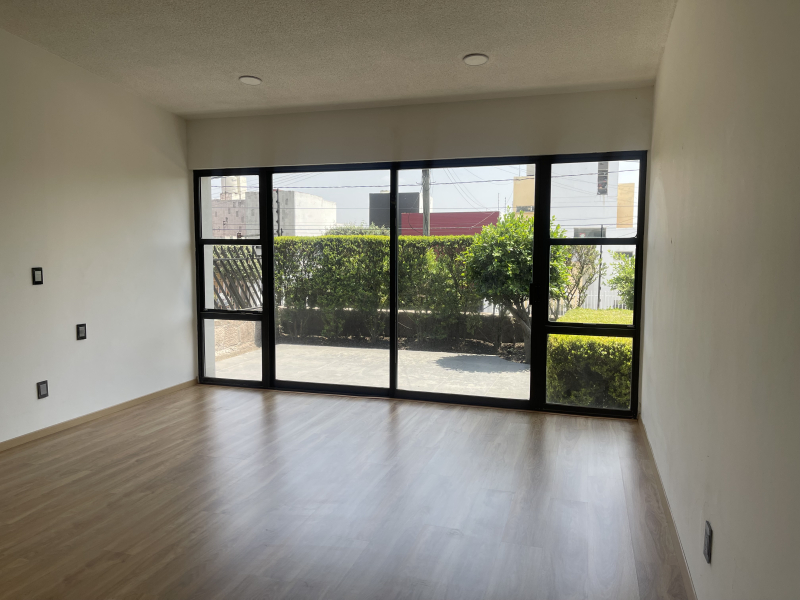 VENTA CASA EN UN SOLO PISO-JOAQUIN FDEZ. LIZARDI-SATELITE