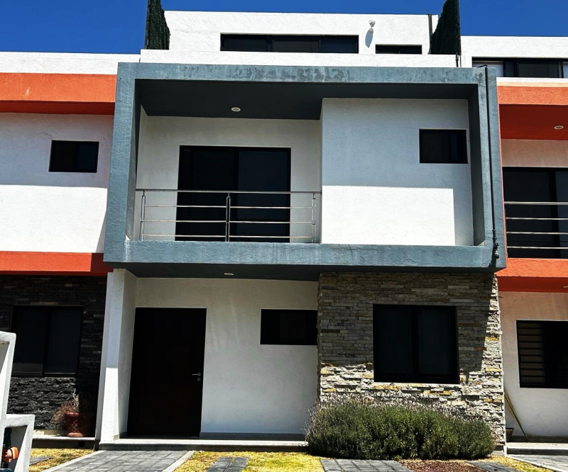 CASA EN RENTA CON ROOF GARDEN EN EL REFUGIO,QUERETARO