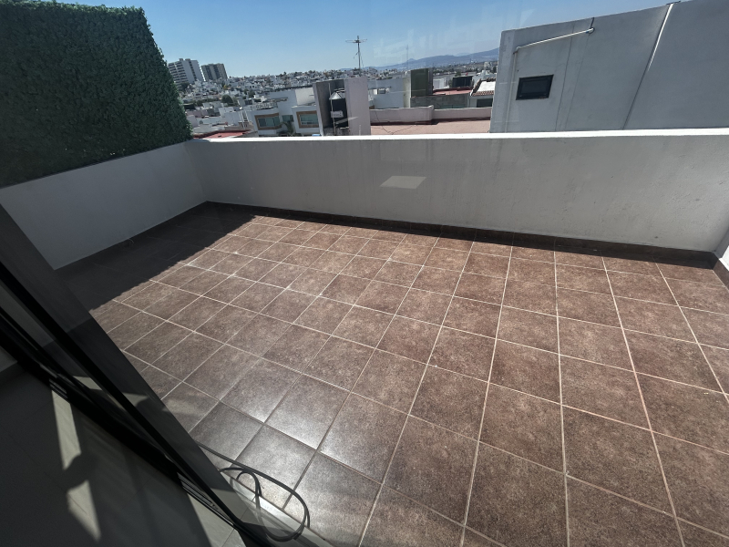 EN RENTA CASA AMPLIA EN EL REFUGIO, QUERETARO
