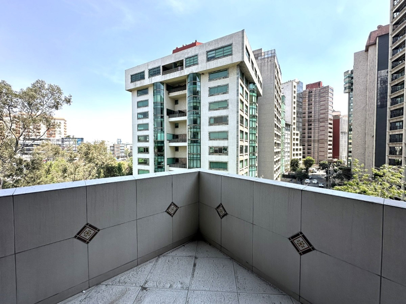 departamento en venta con terraza en fuente de molinos en tecamachalco para remodelar: