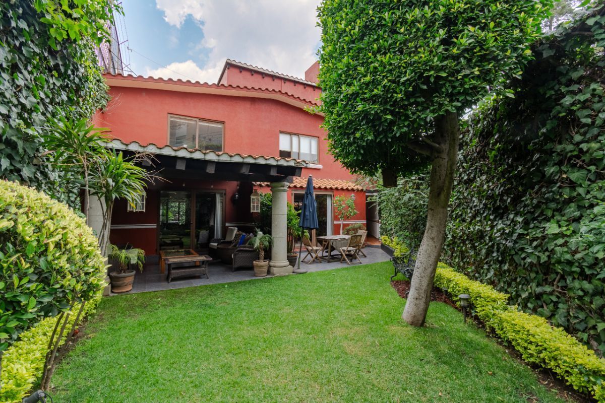 Vendo Casa Magdalena Contreras Con Terraza, Y Jardín Con  Uso De Suelo Mixto