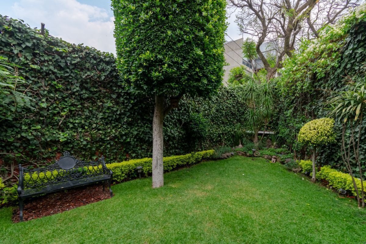 Vendo Casa Magdalena Contreras Con Terraza, Y Jardín Con  Uso De Suelo Mixto