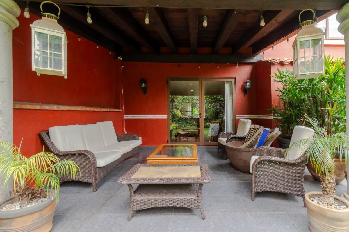 Vendo Casa Magdalena Contreras Con Terraza, Y Jardín Con  Uso De Suelo Mixto