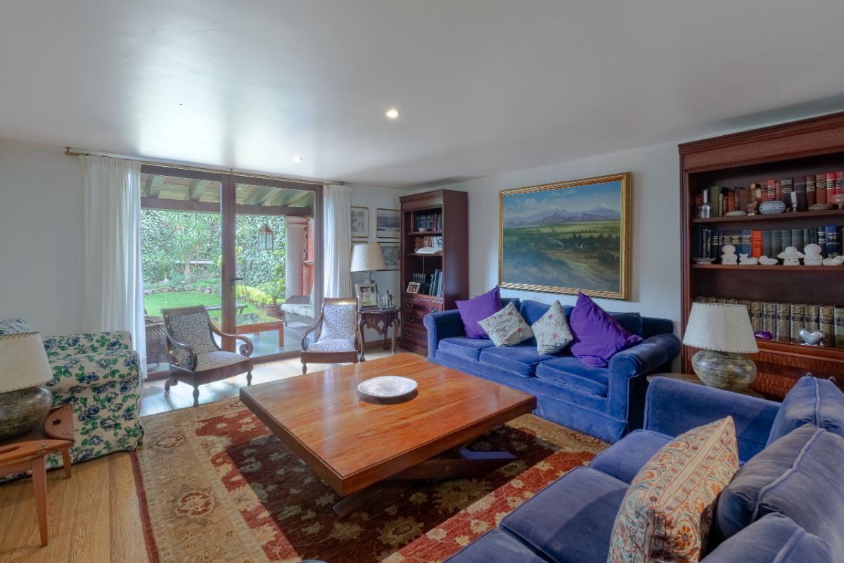 Vendo Casa Magdalena Contreras Con Terraza, Y Jardín Con  Uso De Suelo Mixto