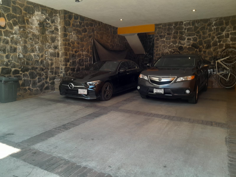 CASA EN VENTA LOMAS DE TECAMACHALCO 2CDA. FTE DE LEONES 