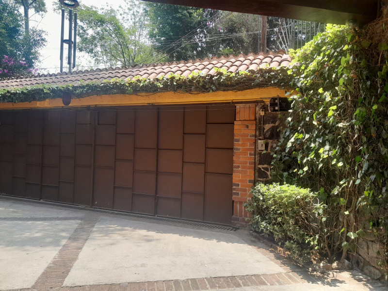 CASA EN VENTA LOMAS DE TECAMACHALCO 2CDA. FTE DE LEONES 