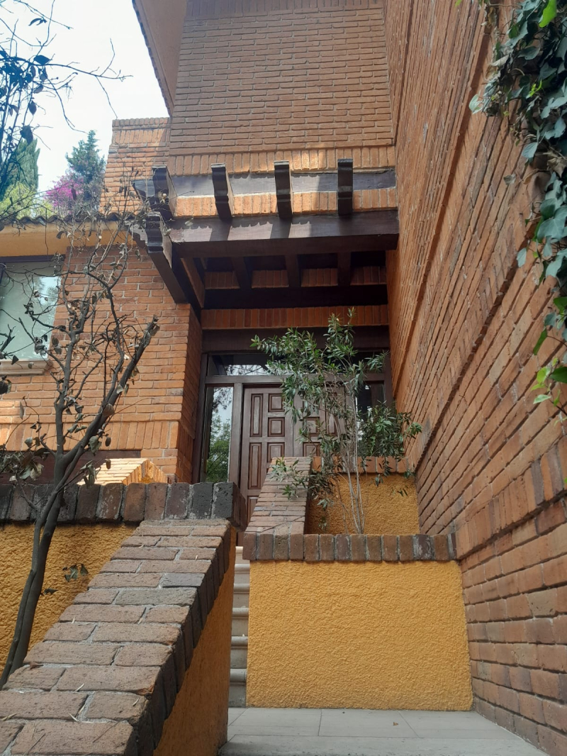 CASA EN VENTA LOMAS DE TECAMACHALCO 2CDA. FTE DE LEONES 