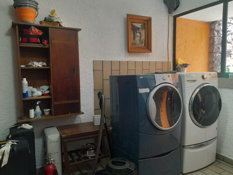 CASA EN VENTA LOMAS DE TECAMACHALCO 2CDA. FTE DE LEONES 