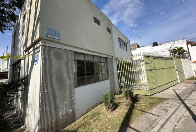 Casa En Venta En Jardines Del Bosque