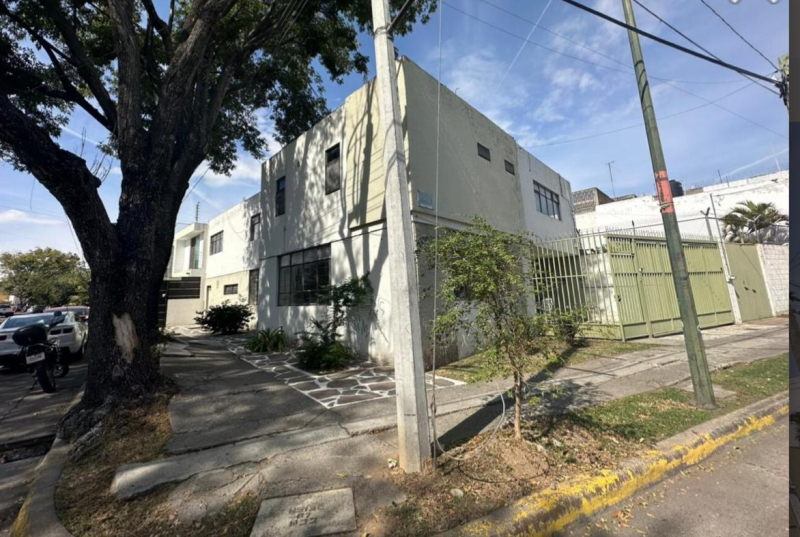 Casa En Venta En Jardines Del Bosque
