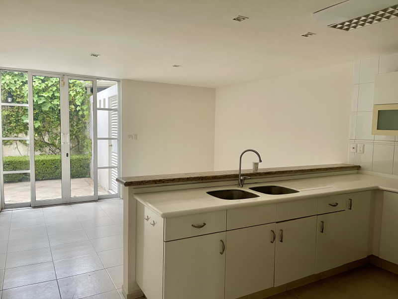VENTA CASA EN CONDOMINIO,  LAURELES-BOSQUES DE LAS LOMAS