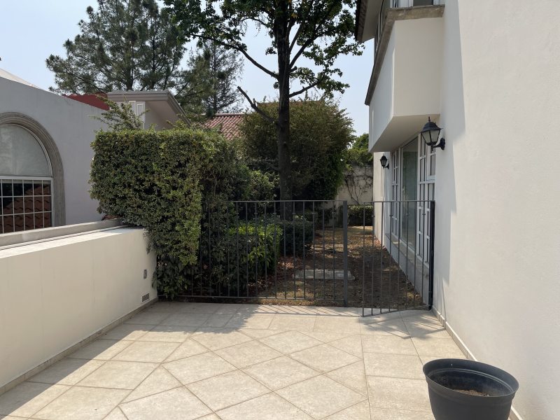 VENTA CASA EN CONDOMINIO,  LAURELES-BOSQUES DE LAS LOMAS