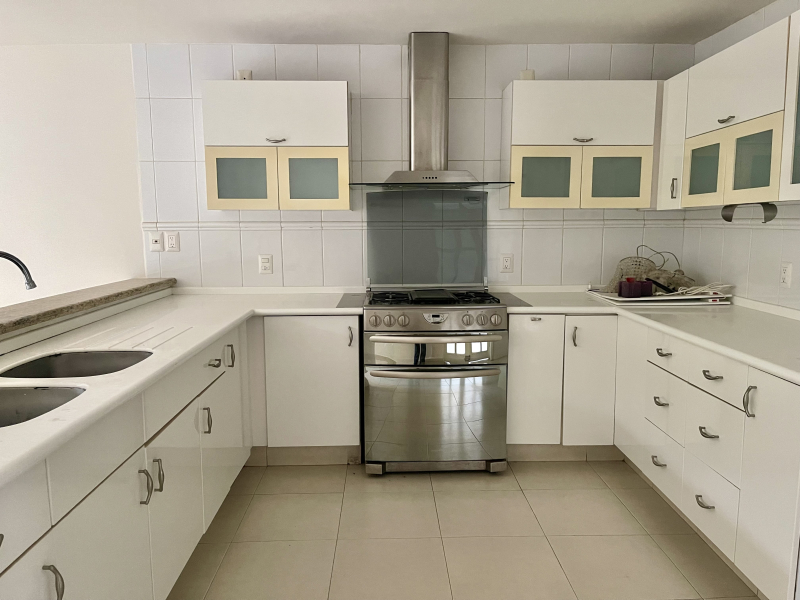 VENTA CASA EN CONDOMINIO,  LAURELES-BOSQUES DE LAS LOMAS