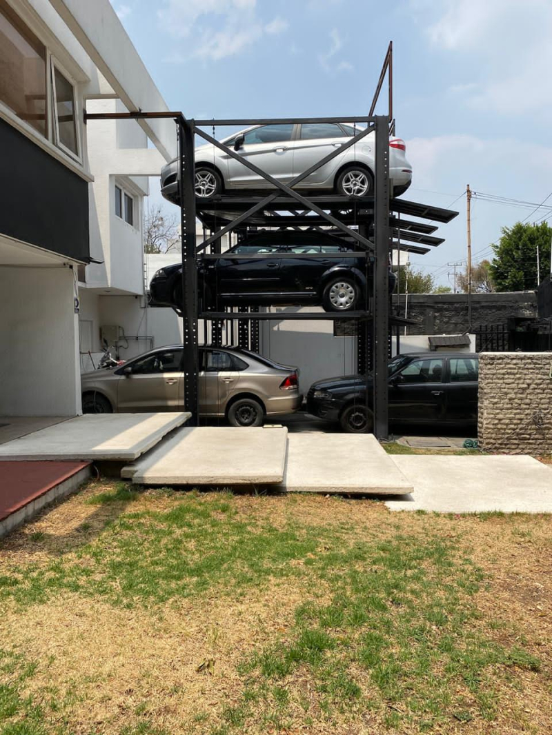 Casa En Venta En Lomas De Tecamachalco Sección Bosques I Y II