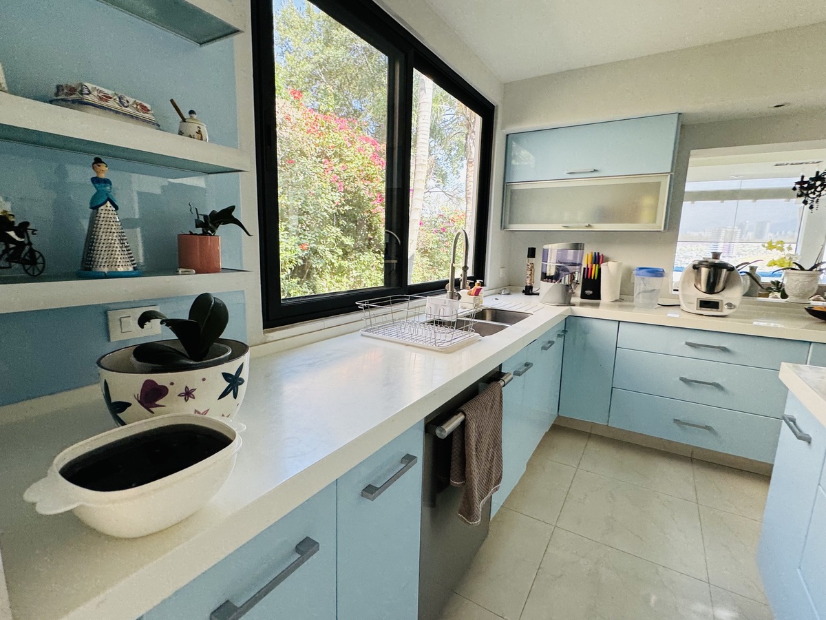 Excelente casa en condominio con 4 recámaras