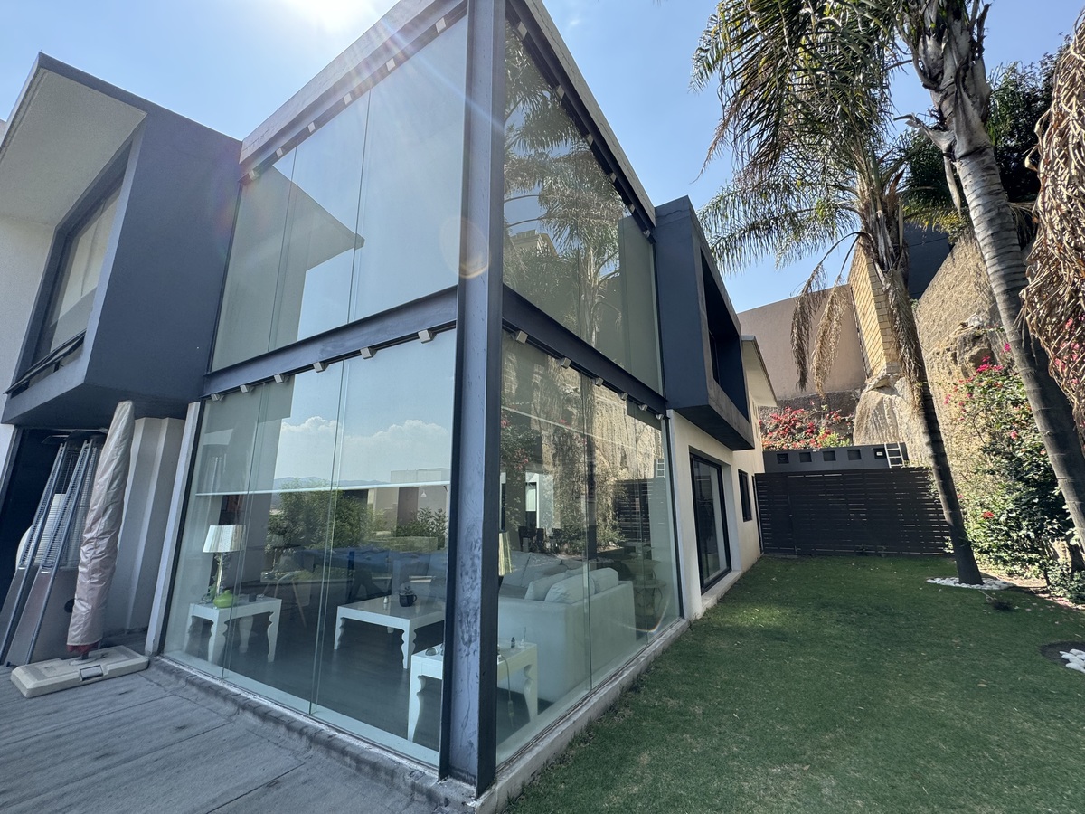 Excelente casa en condominio con 4 recámaras