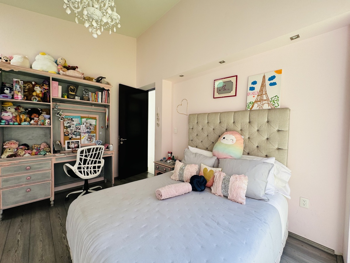 Excelente casa en condominio con 4 recámaras