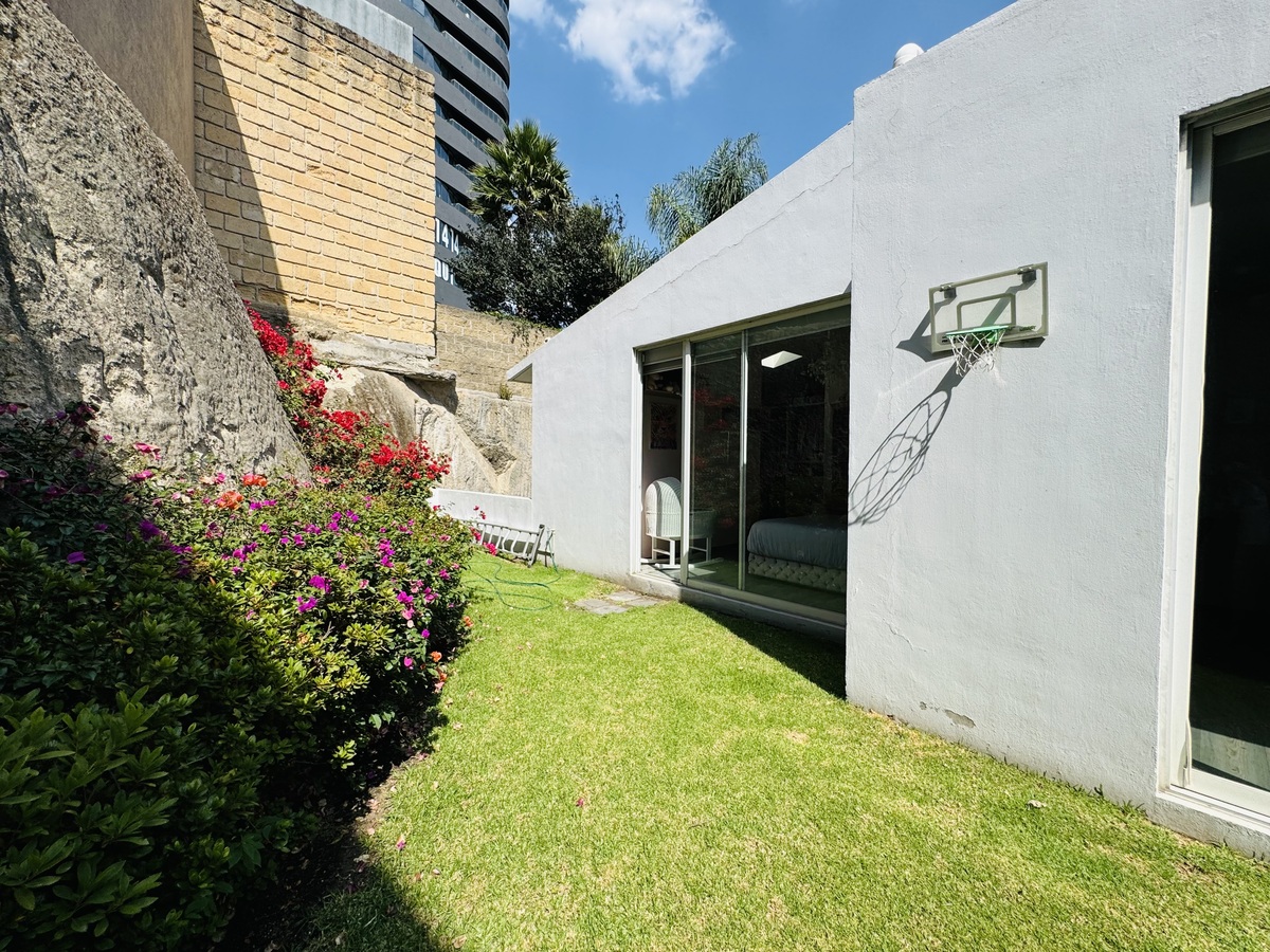 Excelente casa en condominio con 4 recámaras