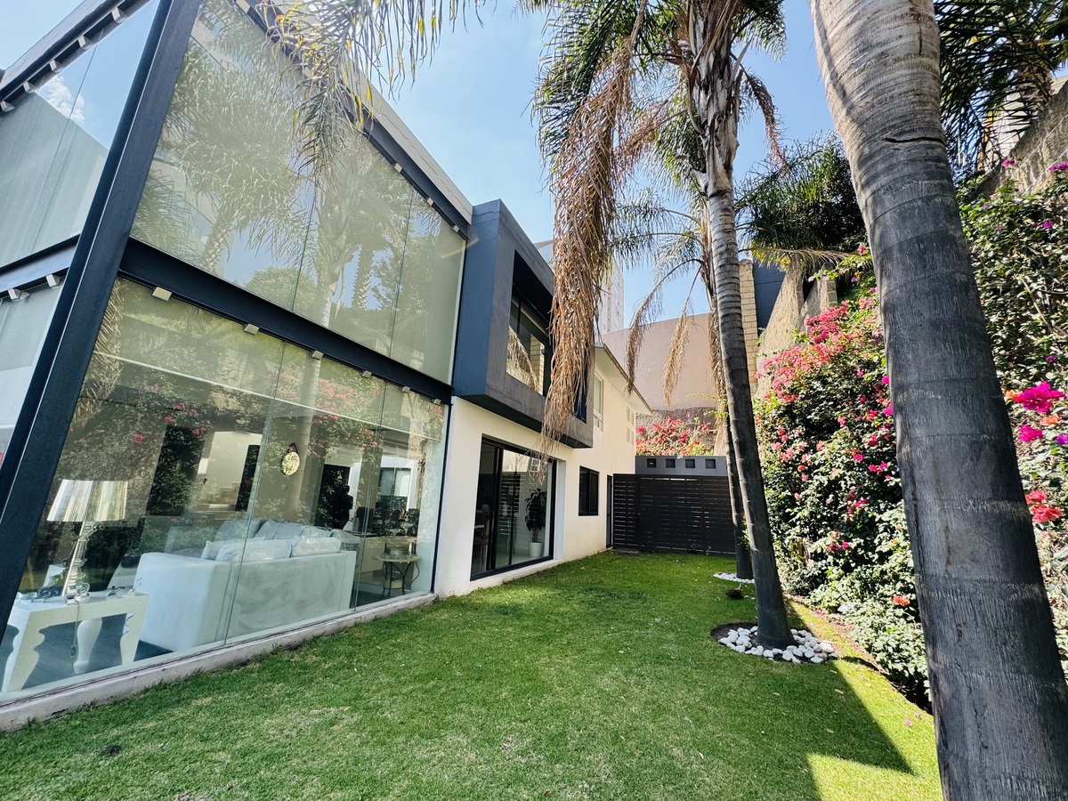 Excelente casa en condominio con 4 recámaras