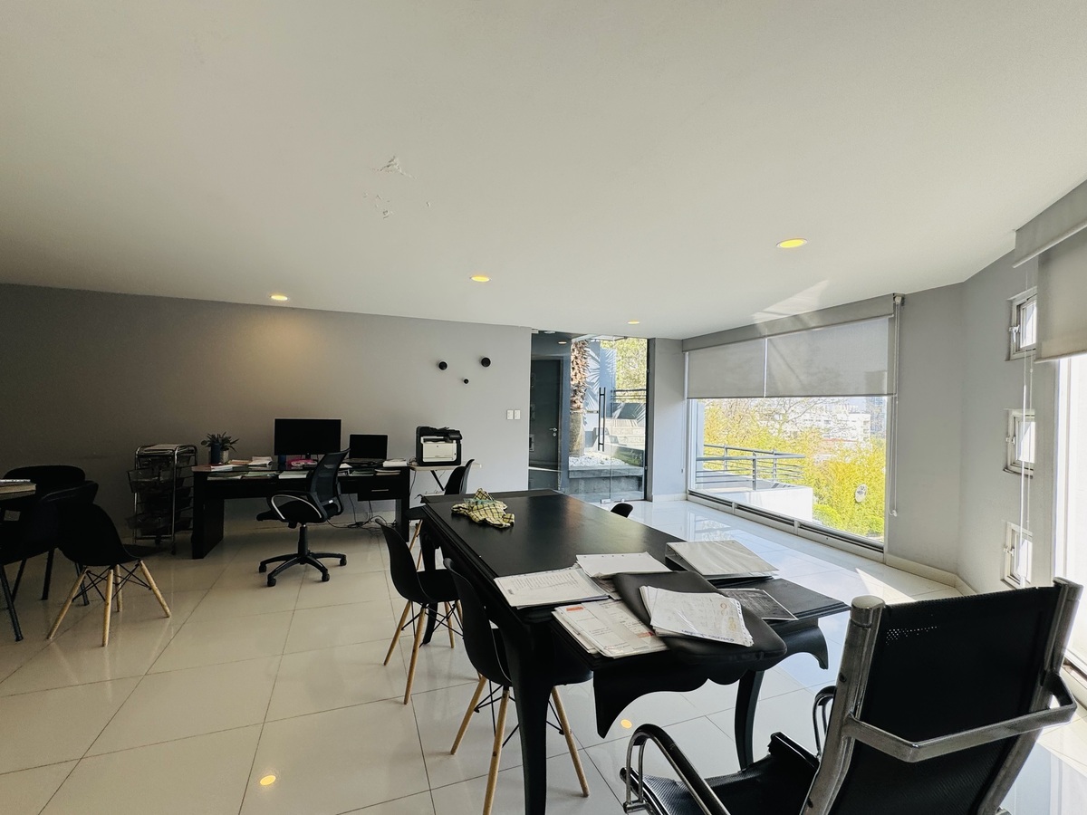 Excelente casa en condominio con 4 recámaras