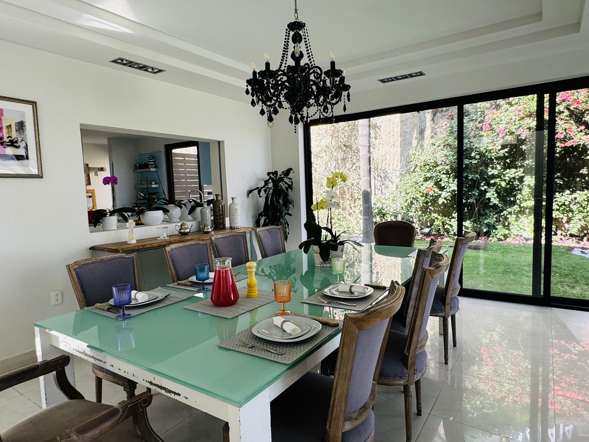 Excelente casa en condominio con 4 recámaras