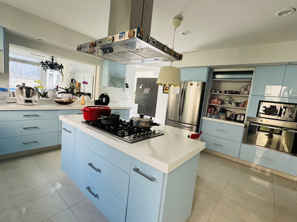 Excelente casa en condominio con 4 recámaras