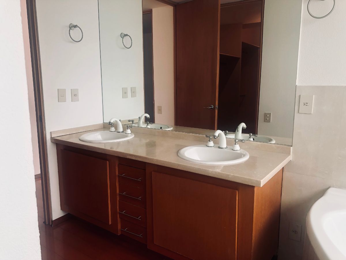 se vende departamento de 3 recamaras en la enramada