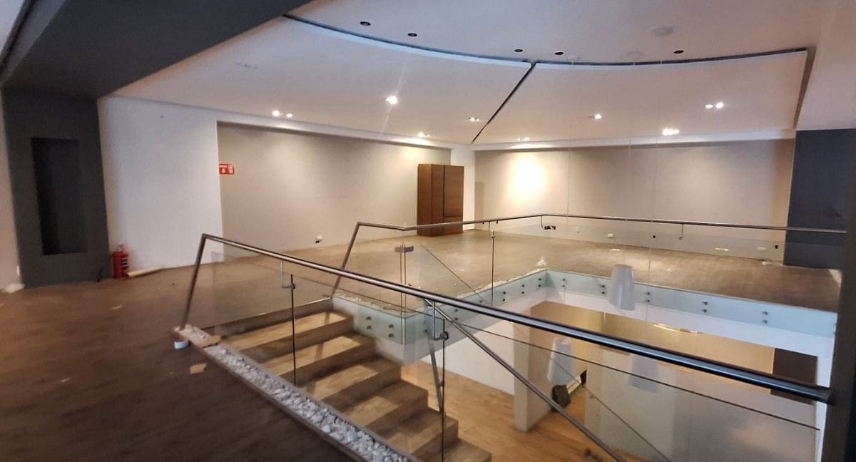 se renta local dentro del centro comercial interlomas