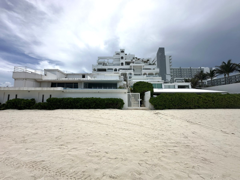 departamento en venta en cancún en “residencial del mar” con alberca privada: