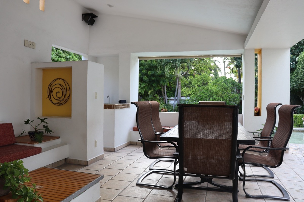 Bonita casa en renta en condominio