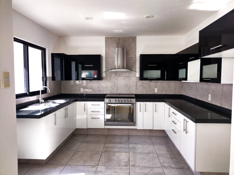 EN VENTA CASA AMPLIA EN EL REFUGIO, QUERETARO