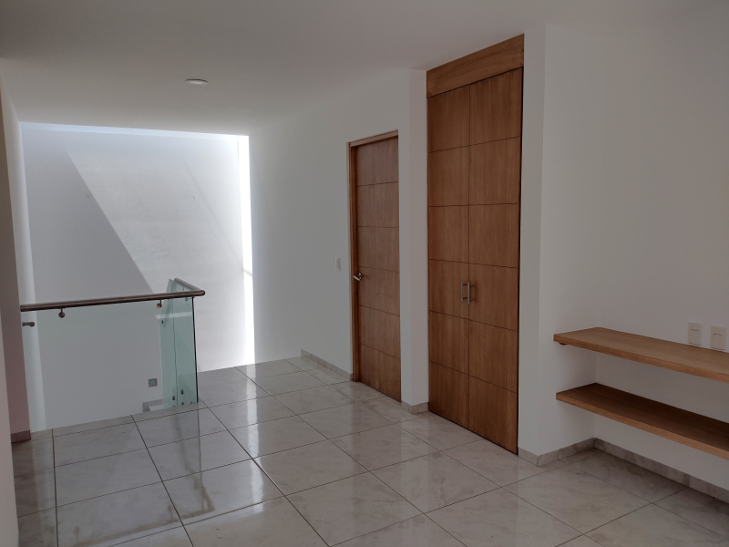 EN VENTA CASA AMPLIA EN EL REFUGIO, QUERETARO